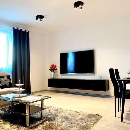 Spacious Apartment Near Hockey And Football Arena Pozsony Kültér fotó